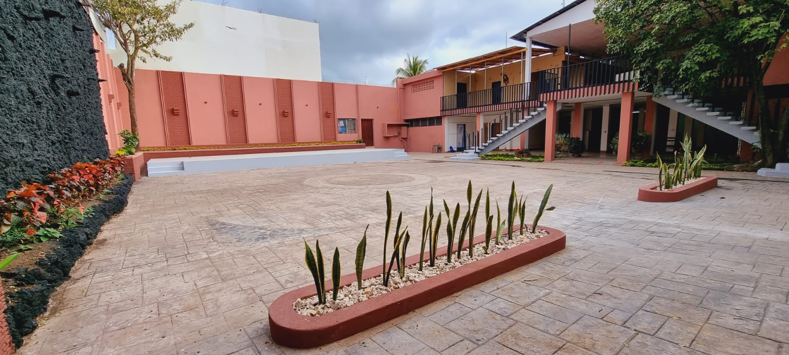 Imágenes de la Terraza Cultural en la Casa de Cultura y Creatividad