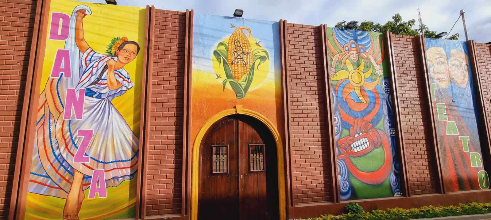 Imágenes de la Terraza Cultural en la Casa de Cultura y Creatividad