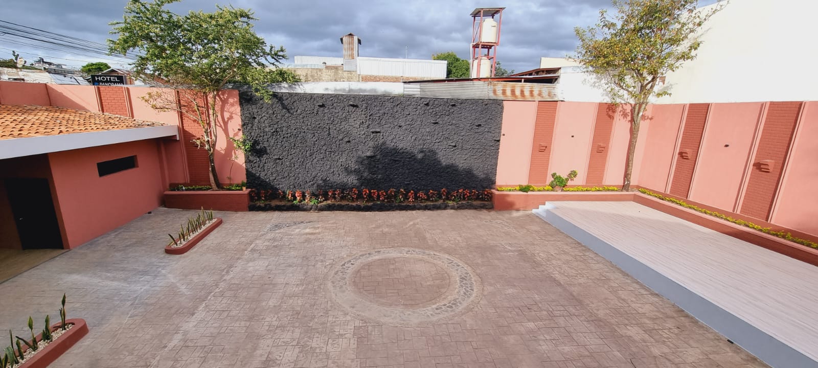 Imágenes de la Terraza Cultural en la Casa de Cultura y Creatividad